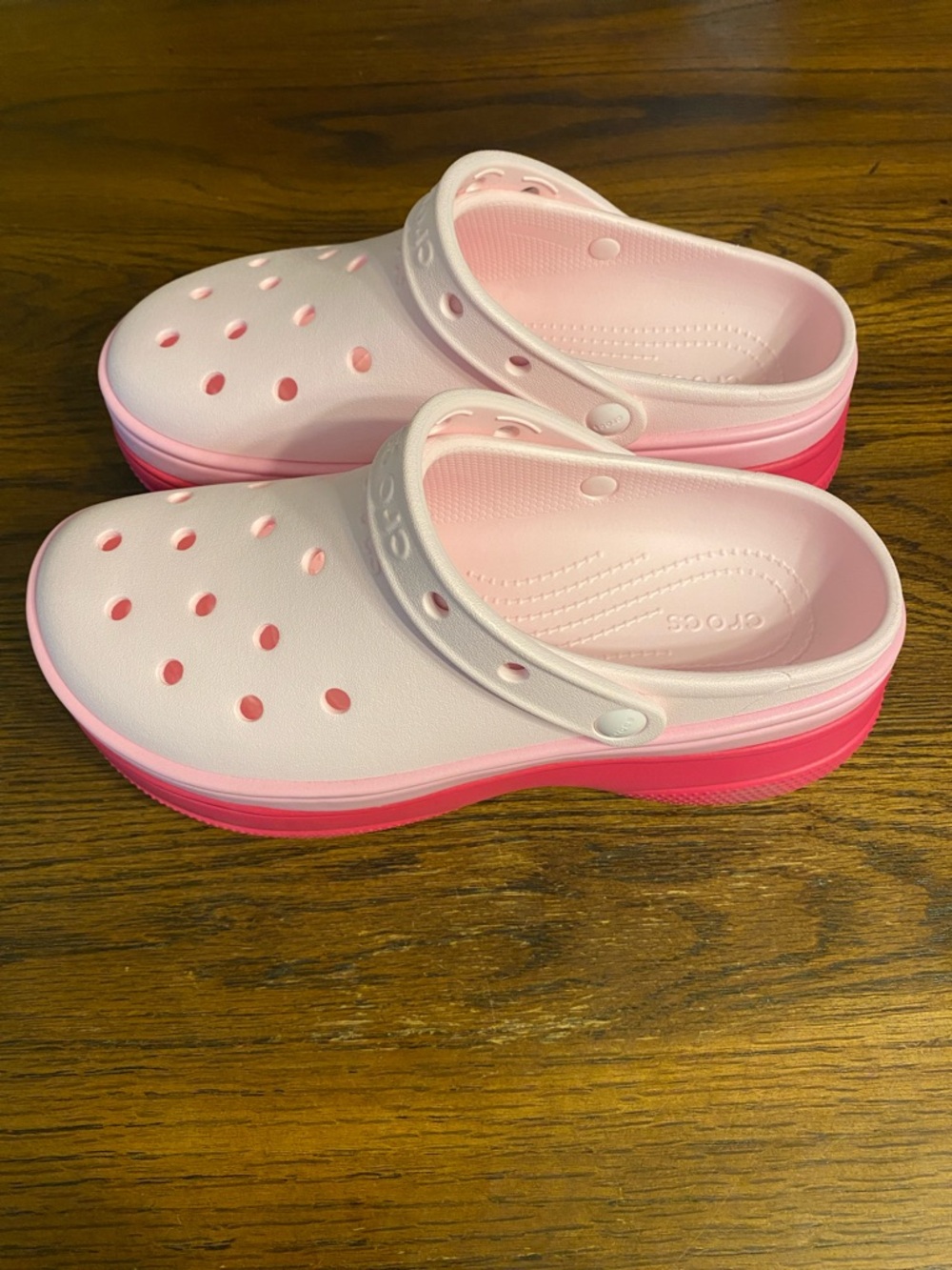 CROCS Classic Clog Mule in Light Pink with Hot Pink Sole - Picture 2 of 10